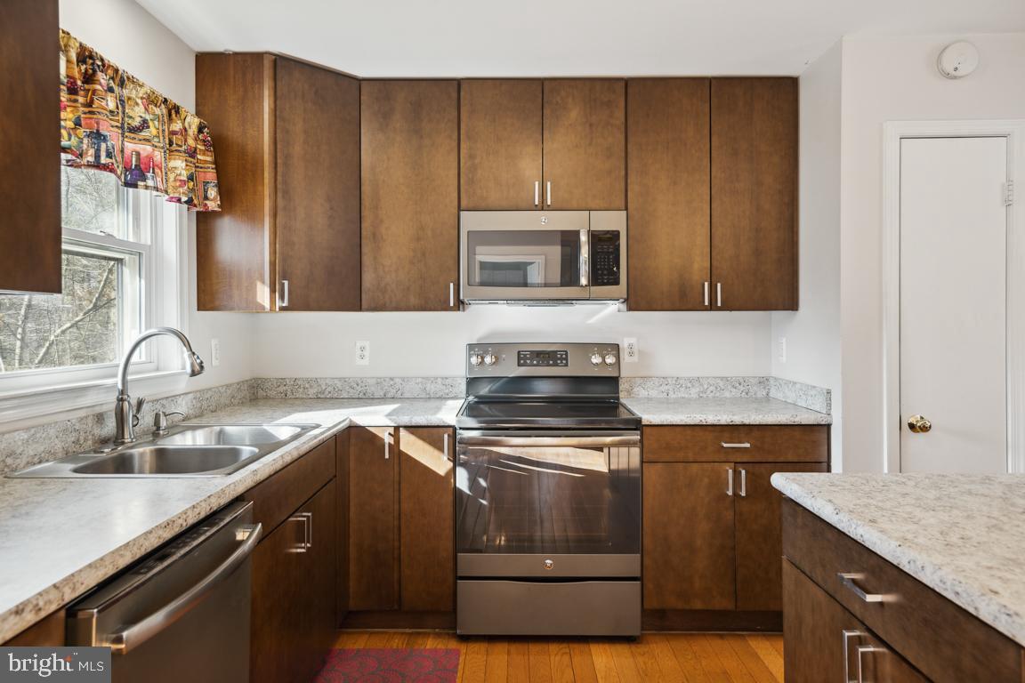 WARRENTON VILLAGE - Residential