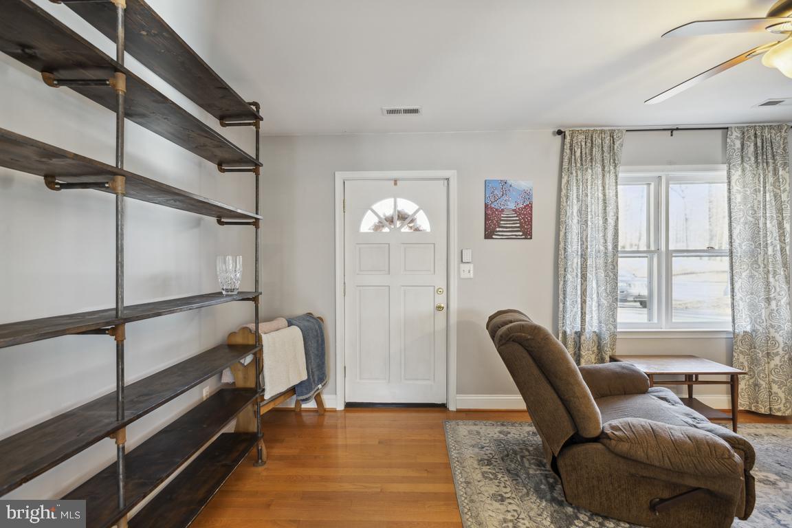 WARRENTON VILLAGE - Residential