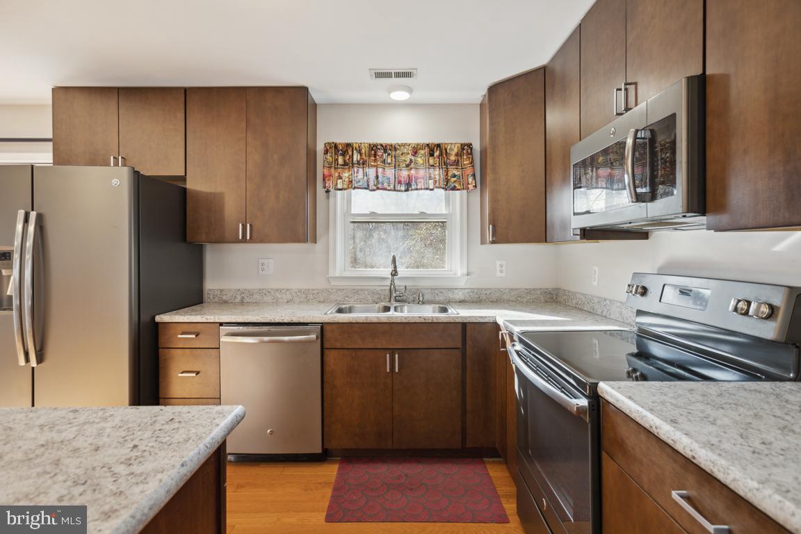 WARRENTON VILLAGE - Residential