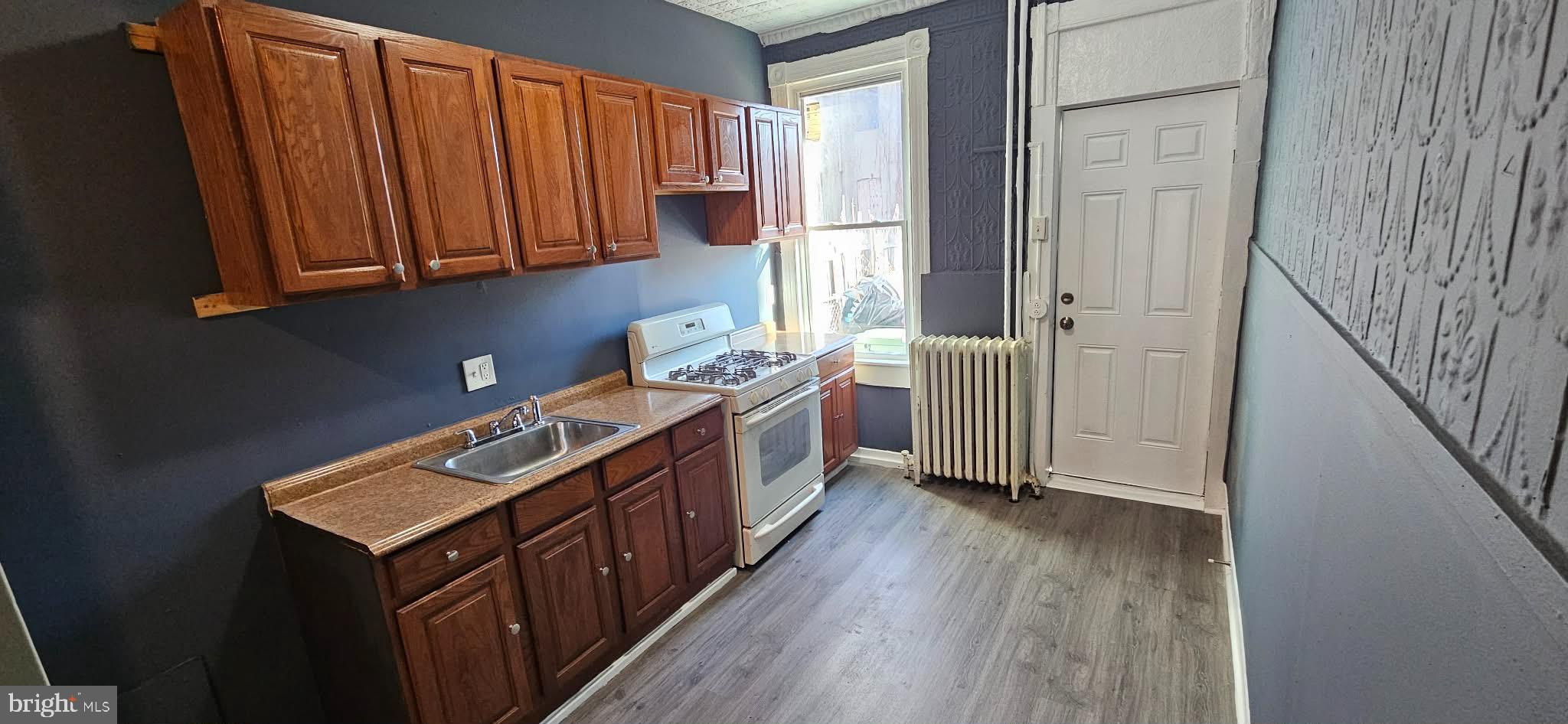 BROADWAY EAST - Residential Lease