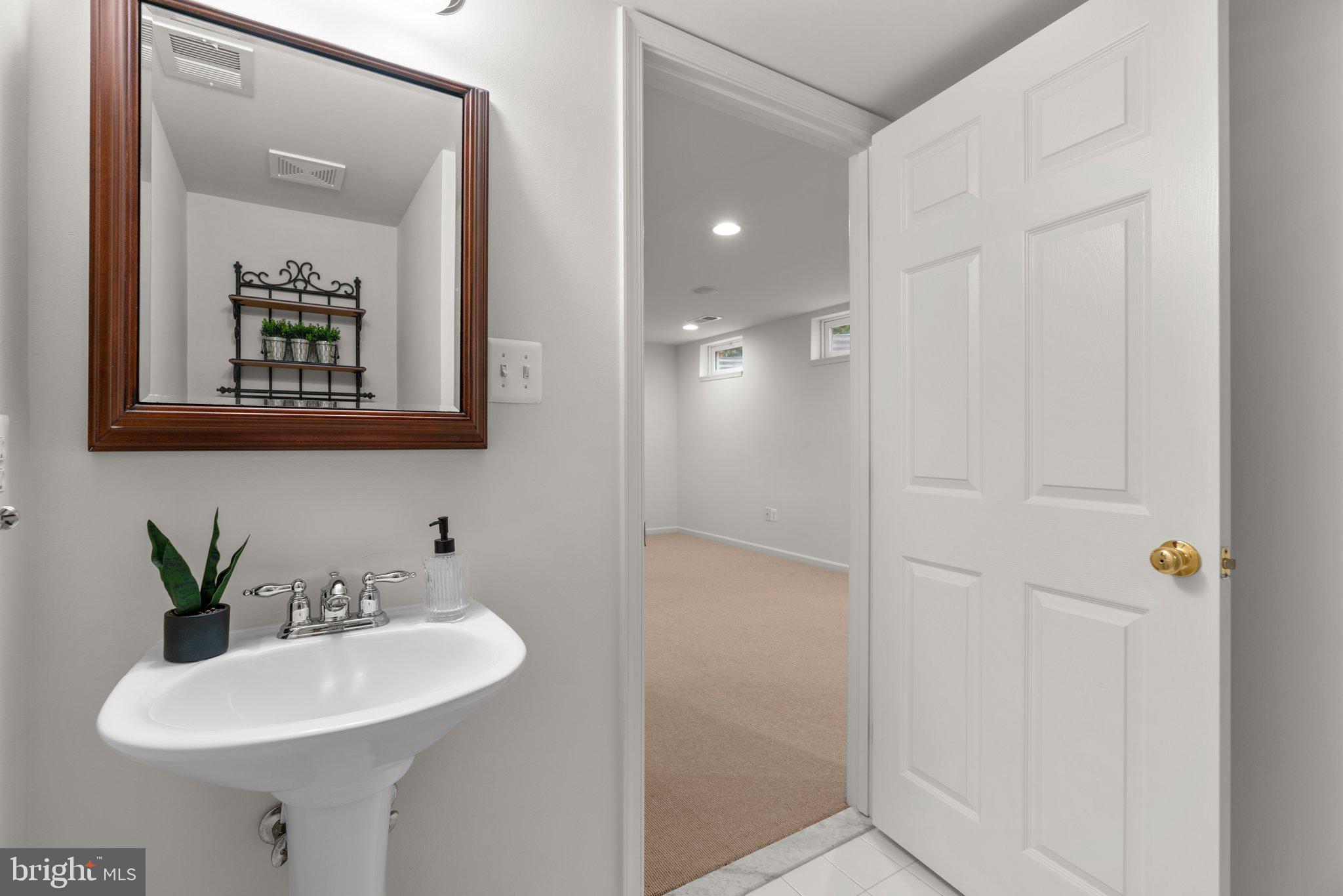 VILLAGES OF DORCHESTER - Residential Lease