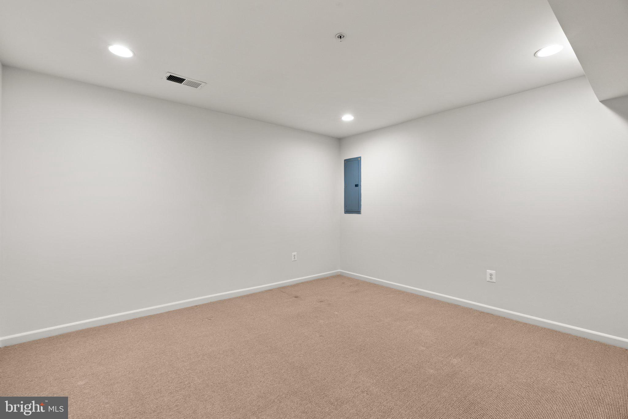 VILLAGES OF DORCHESTER - Residential Lease