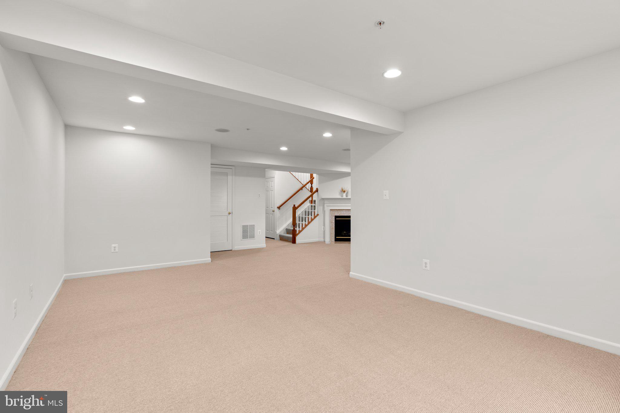 VILLAGES OF DORCHESTER - Residential Lease