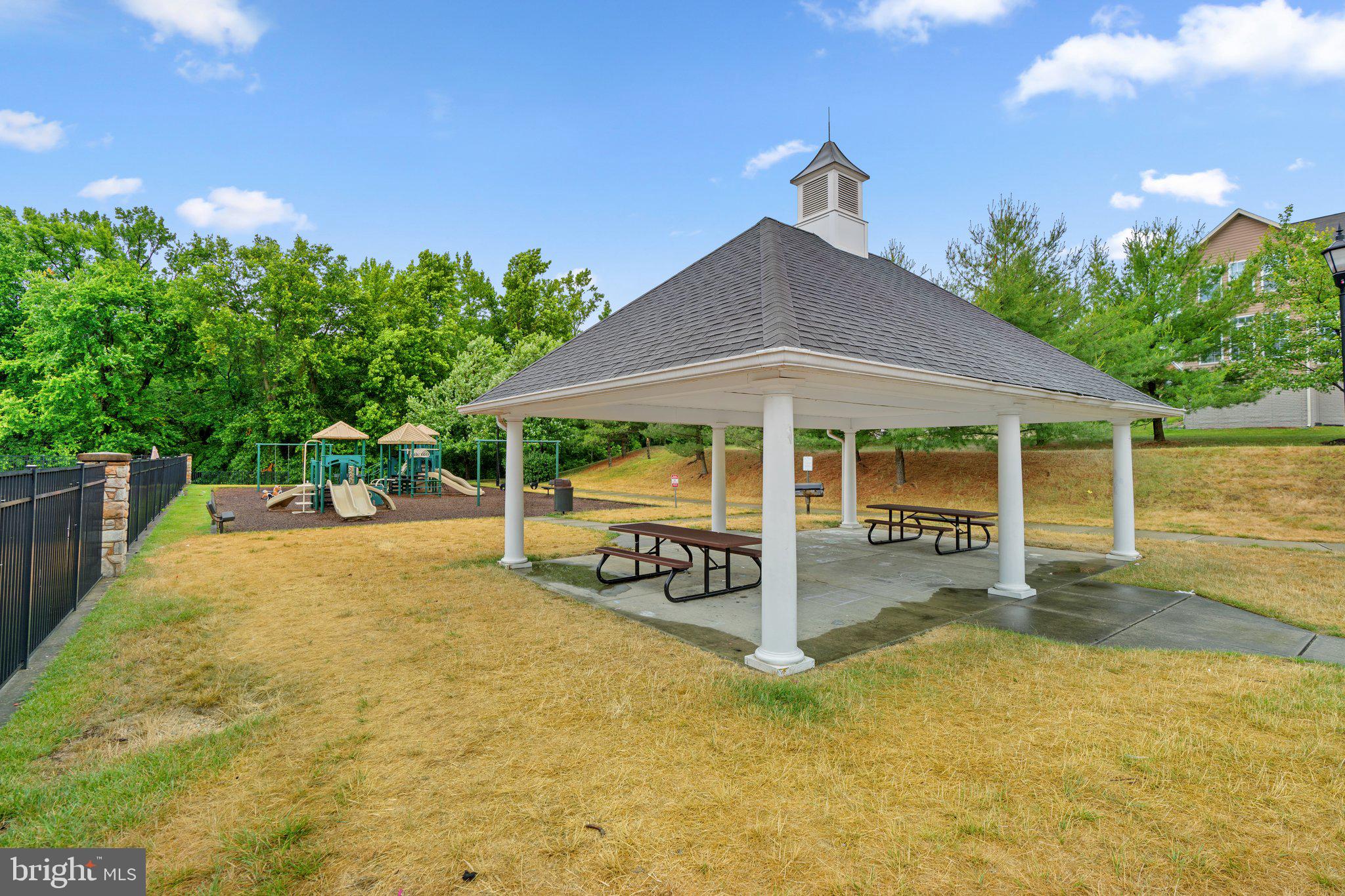 VILLAGES OF DORCHESTER - Residential Lease