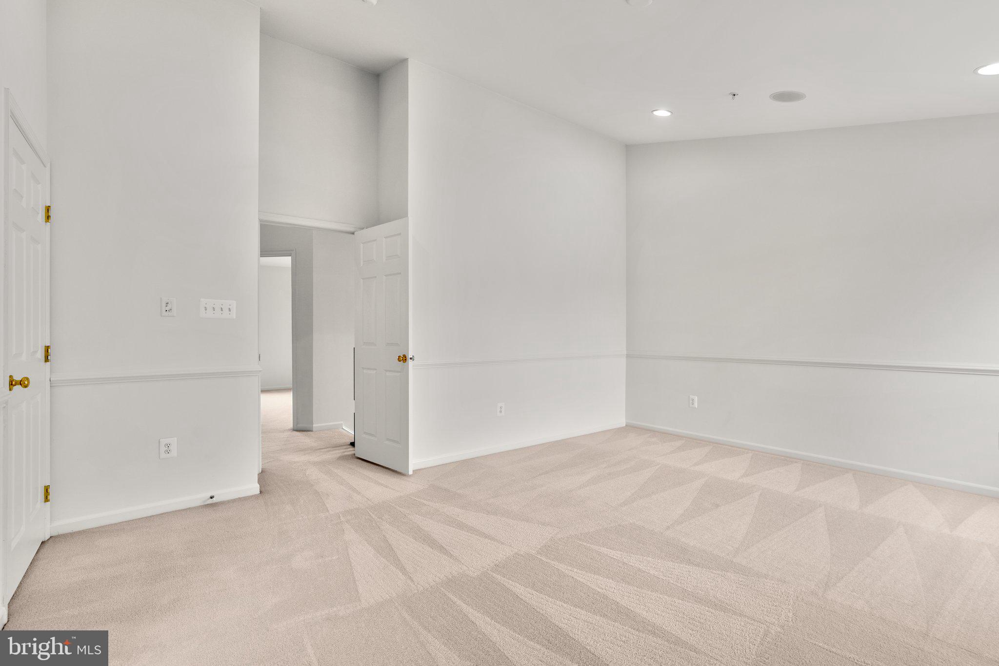 VILLAGES OF DORCHESTER - Residential Lease