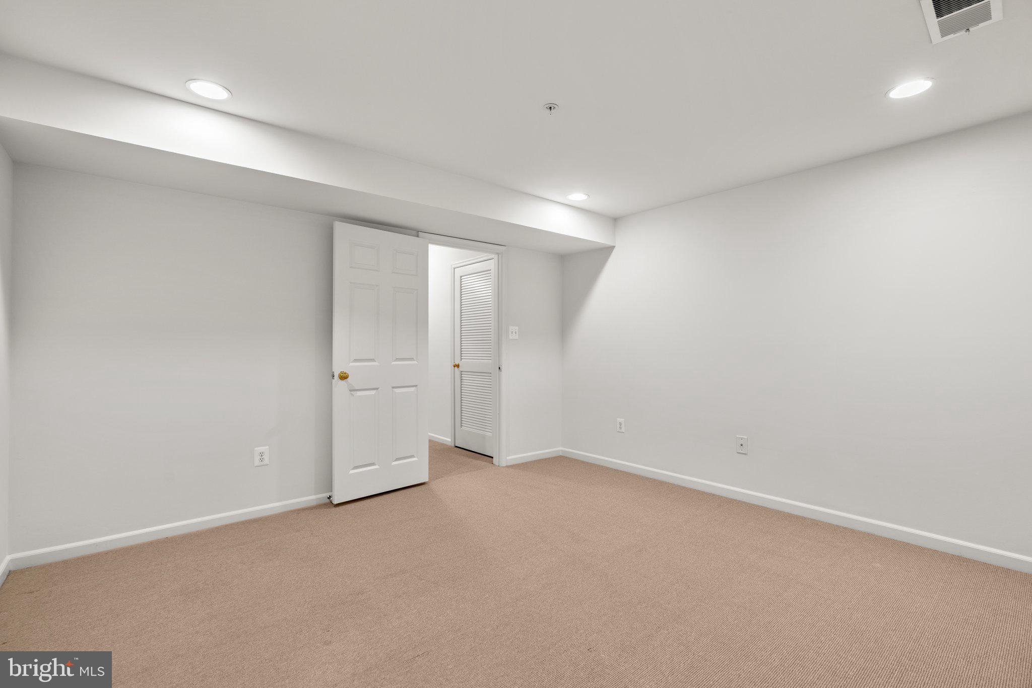 VILLAGES OF DORCHESTER - Residential Lease