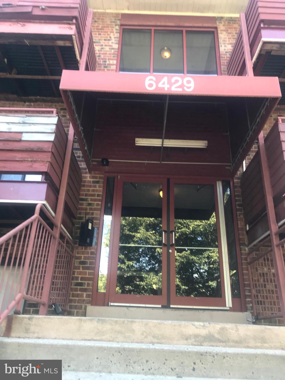 Spacious and well-maintained 1-bedroom, 1-bathroom apartment conveniently located near the Metro. Includes 2 parking spaces—perfect for commuters looking for comfort and convenience. Application fee is $50 per applicant. Owner/Agent