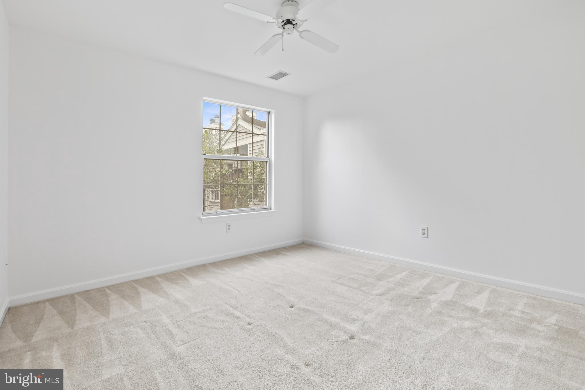 CROMWELL FOUNTAIN - Residential