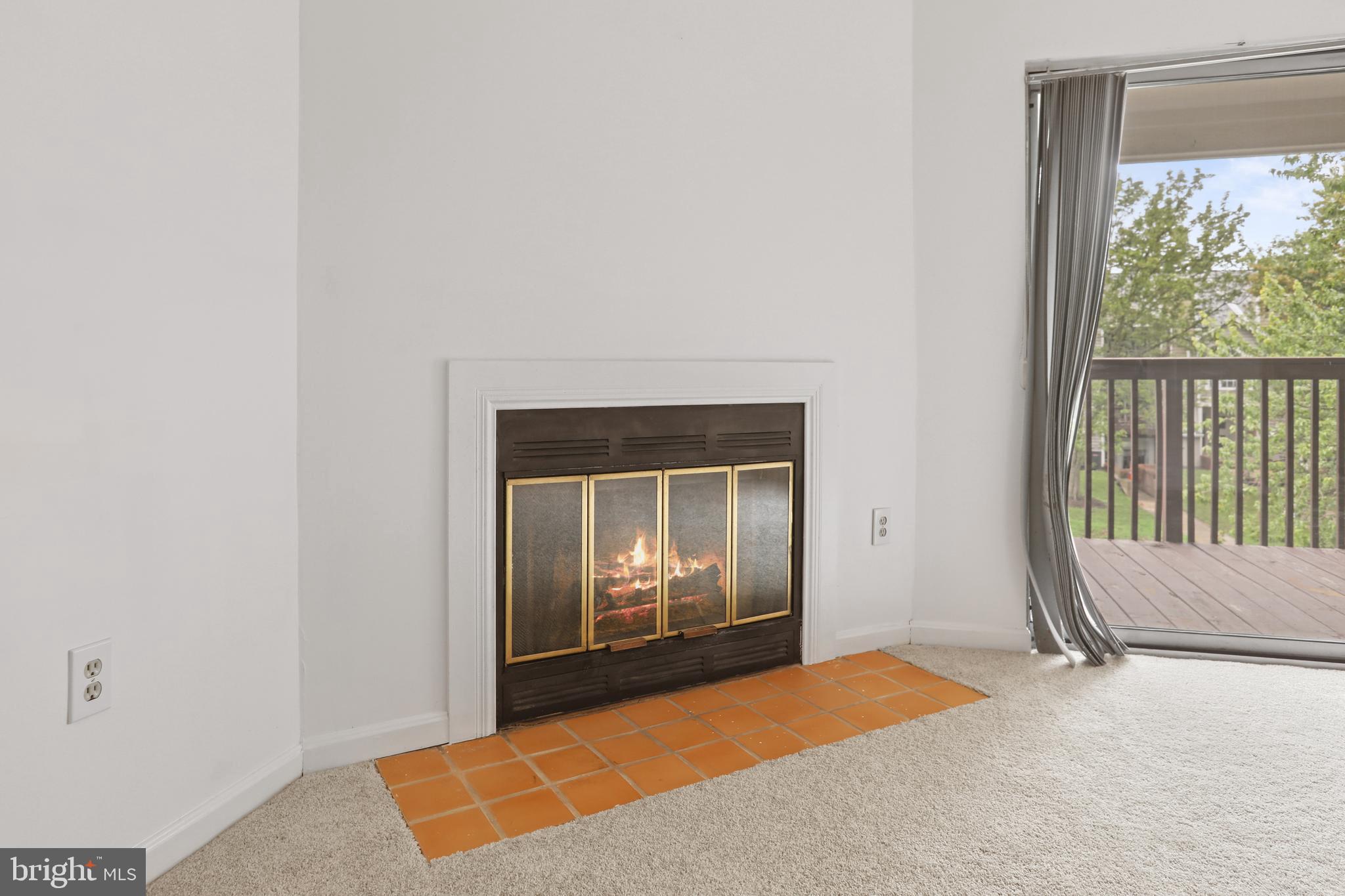 CROMWELL FOUNTAIN - Residential