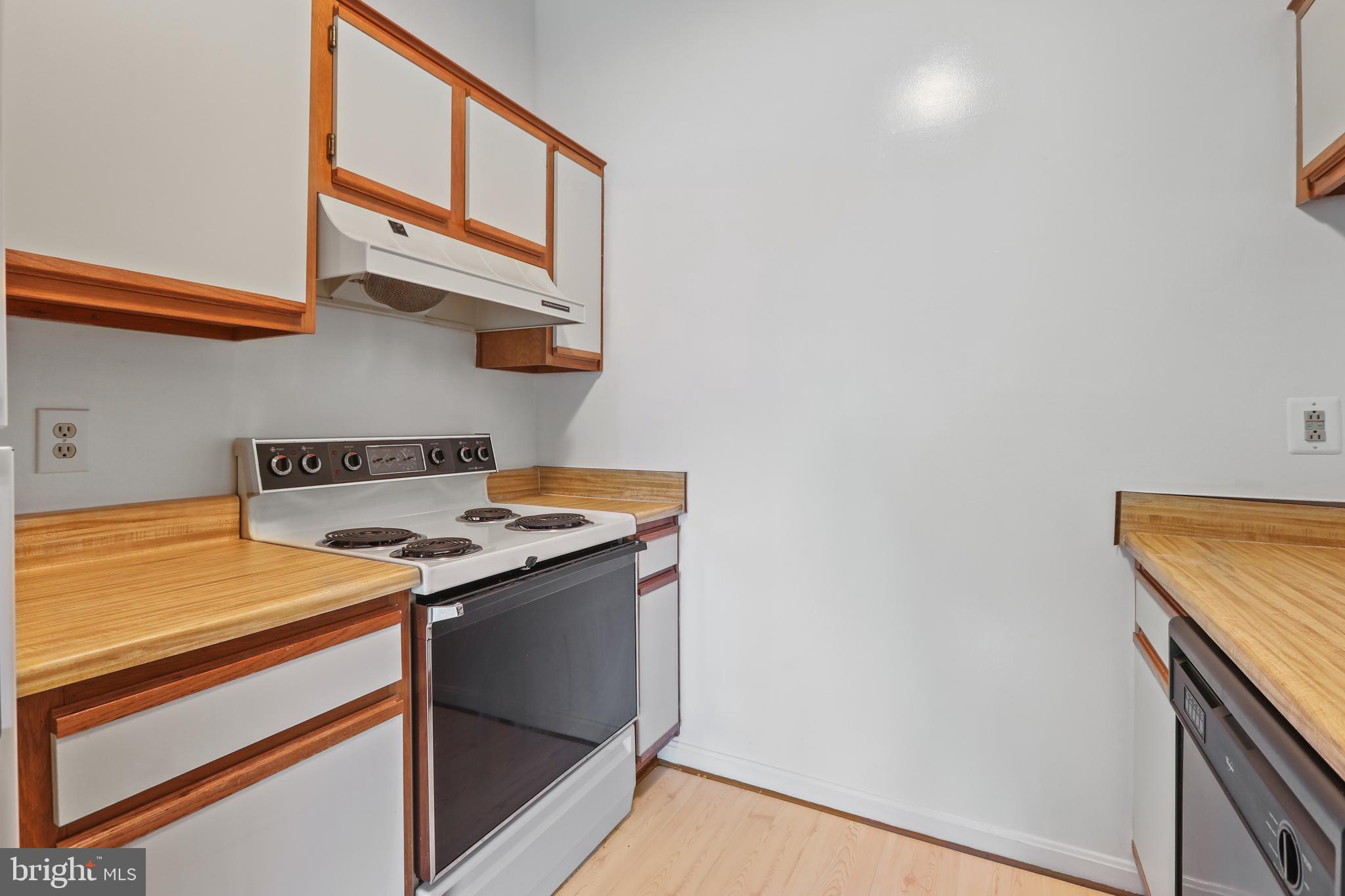 CROMWELL FOUNTAIN - Residential