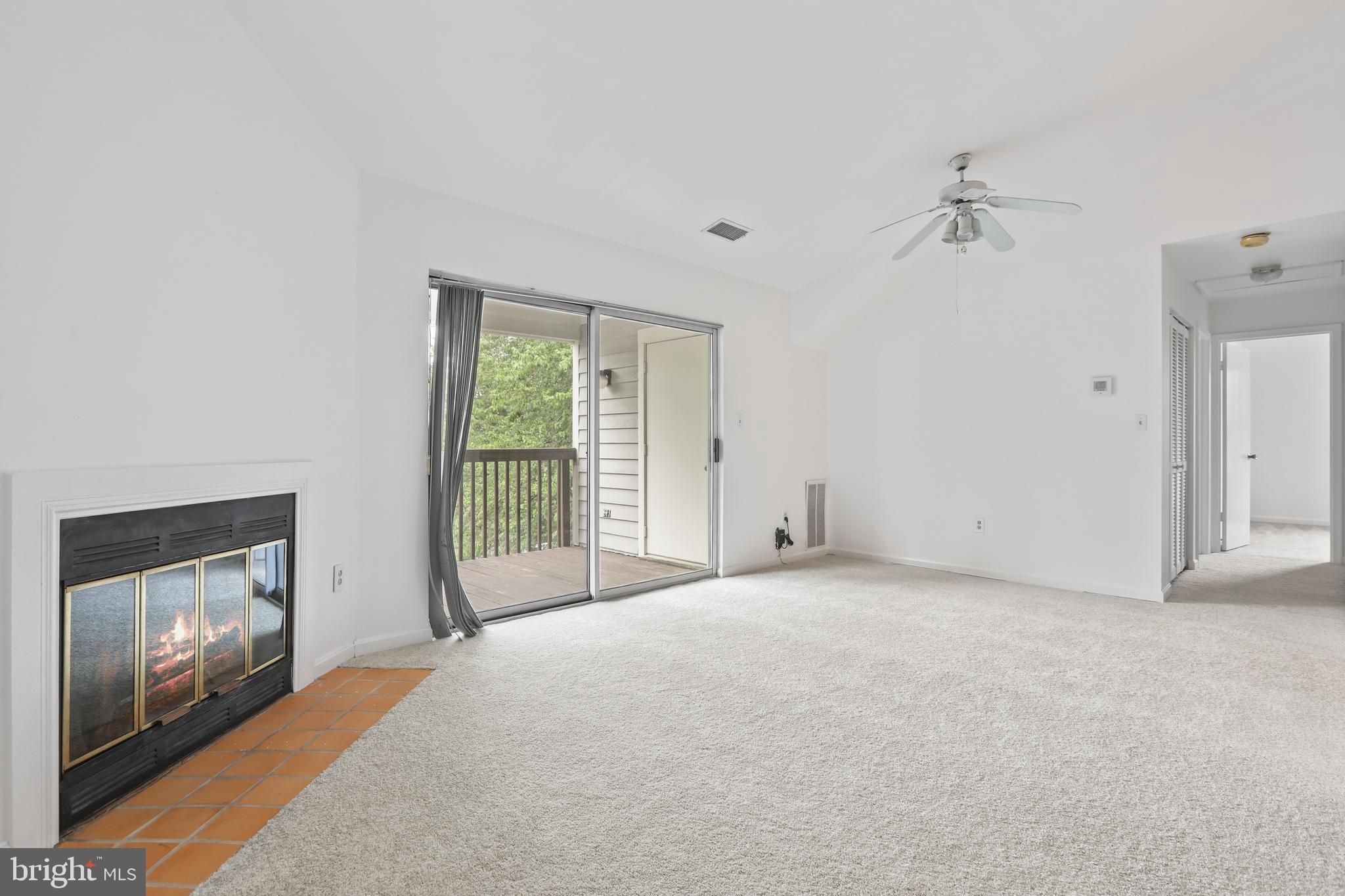 CROMWELL FOUNTAIN - Residential