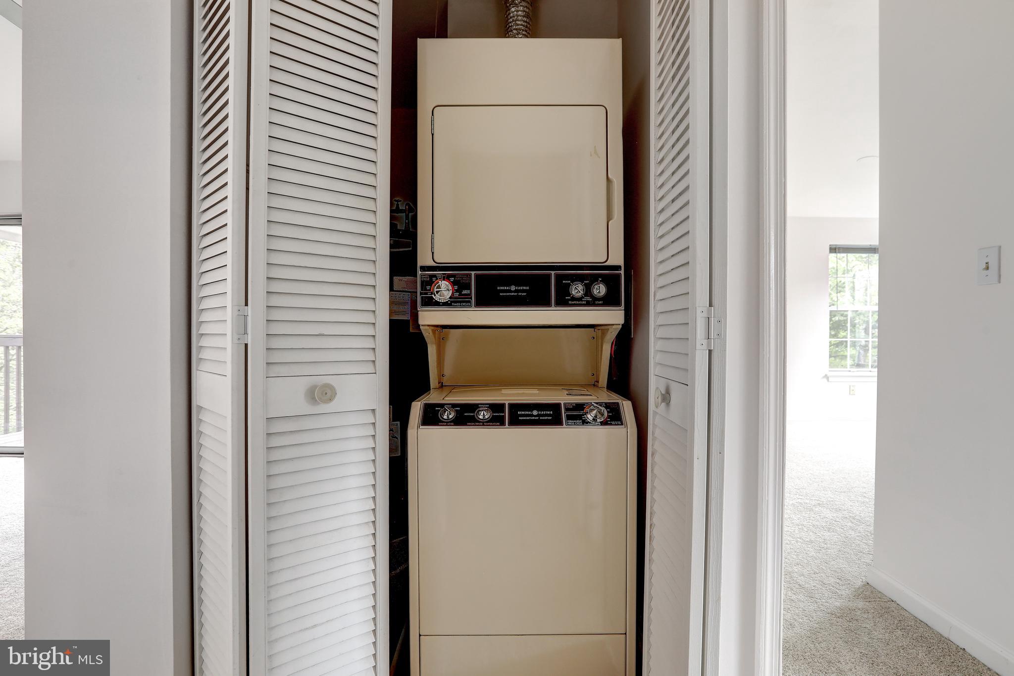 CROMWELL FOUNTAIN - Residential