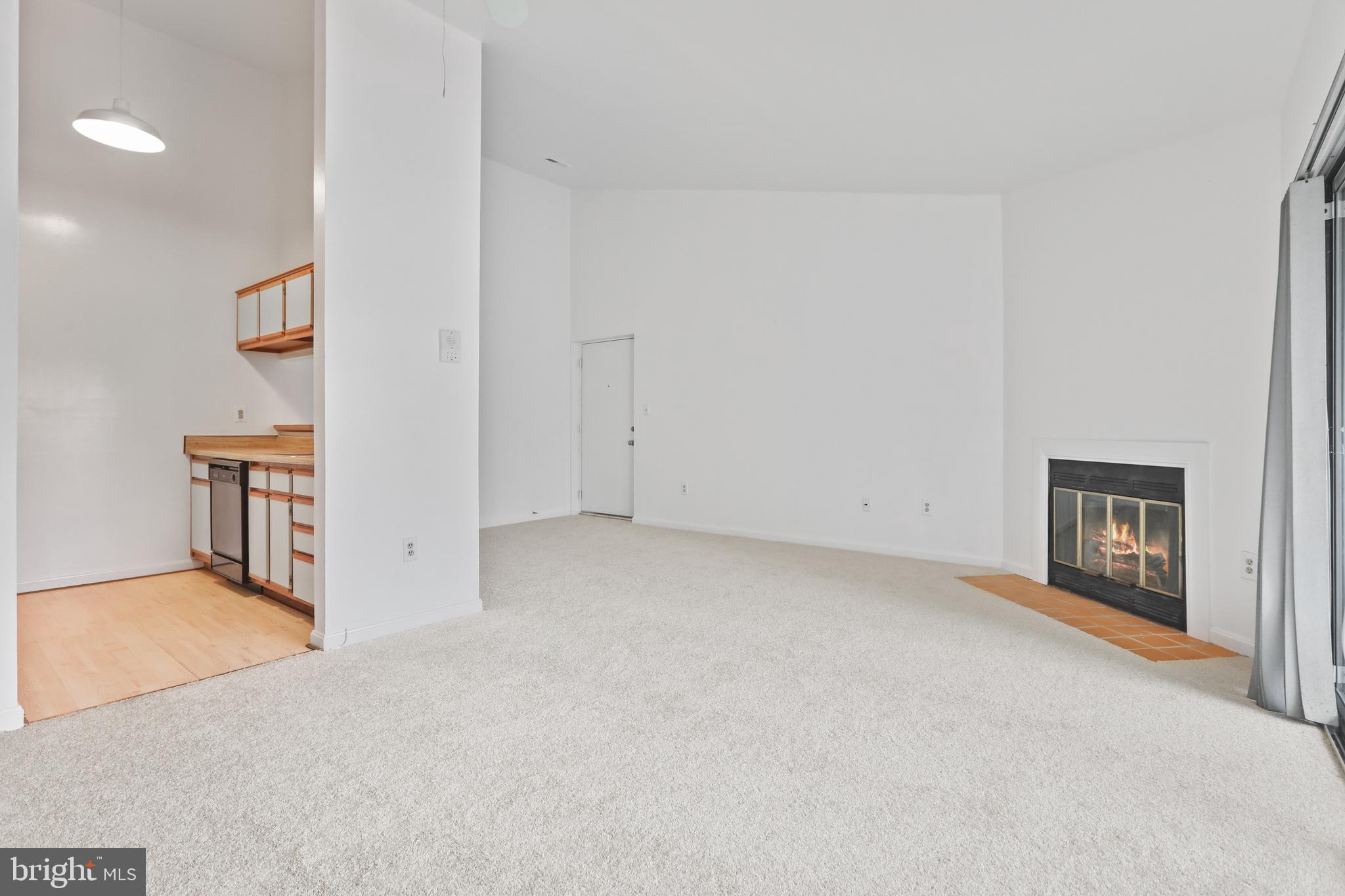 CROMWELL FOUNTAIN - Residential