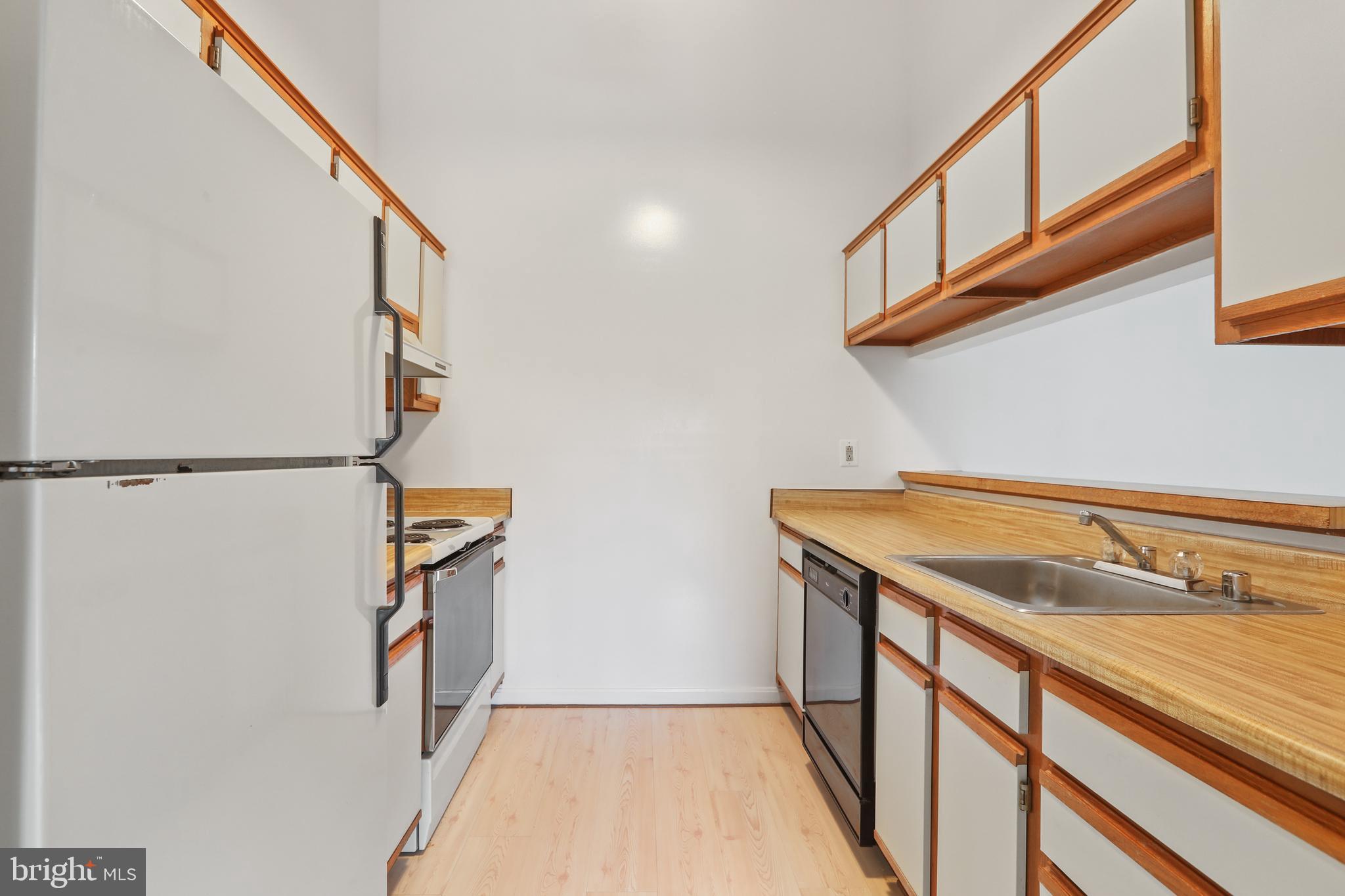 CROMWELL FOUNTAIN - Residential