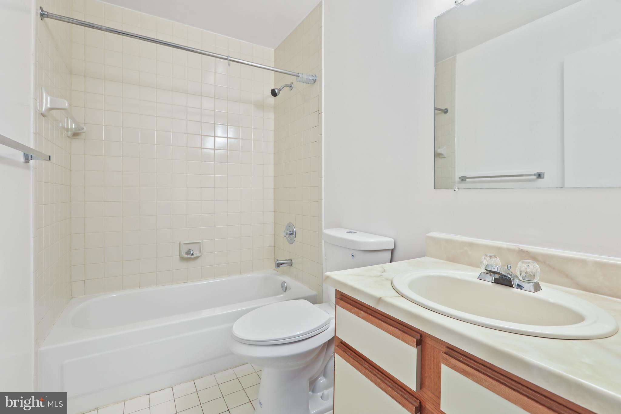 CROMWELL FOUNTAIN - Residential