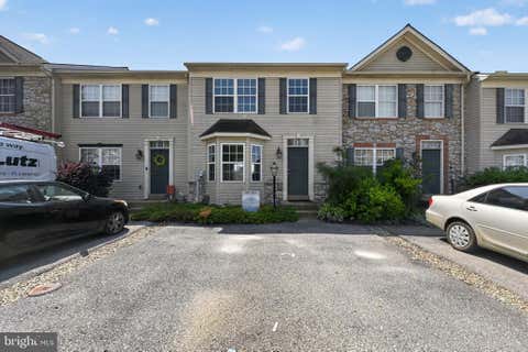 Townhouse For Sale - 145 Knollwood Road<br/> Lancaster County, MILLERSVILLE, PA 17551