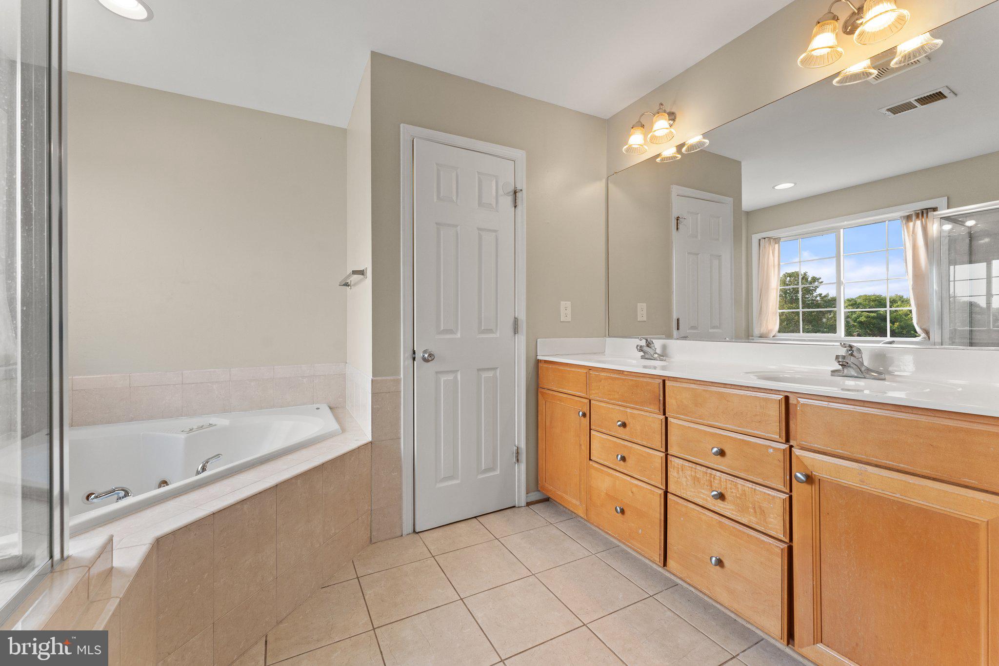 MADISON GROVE - Residential