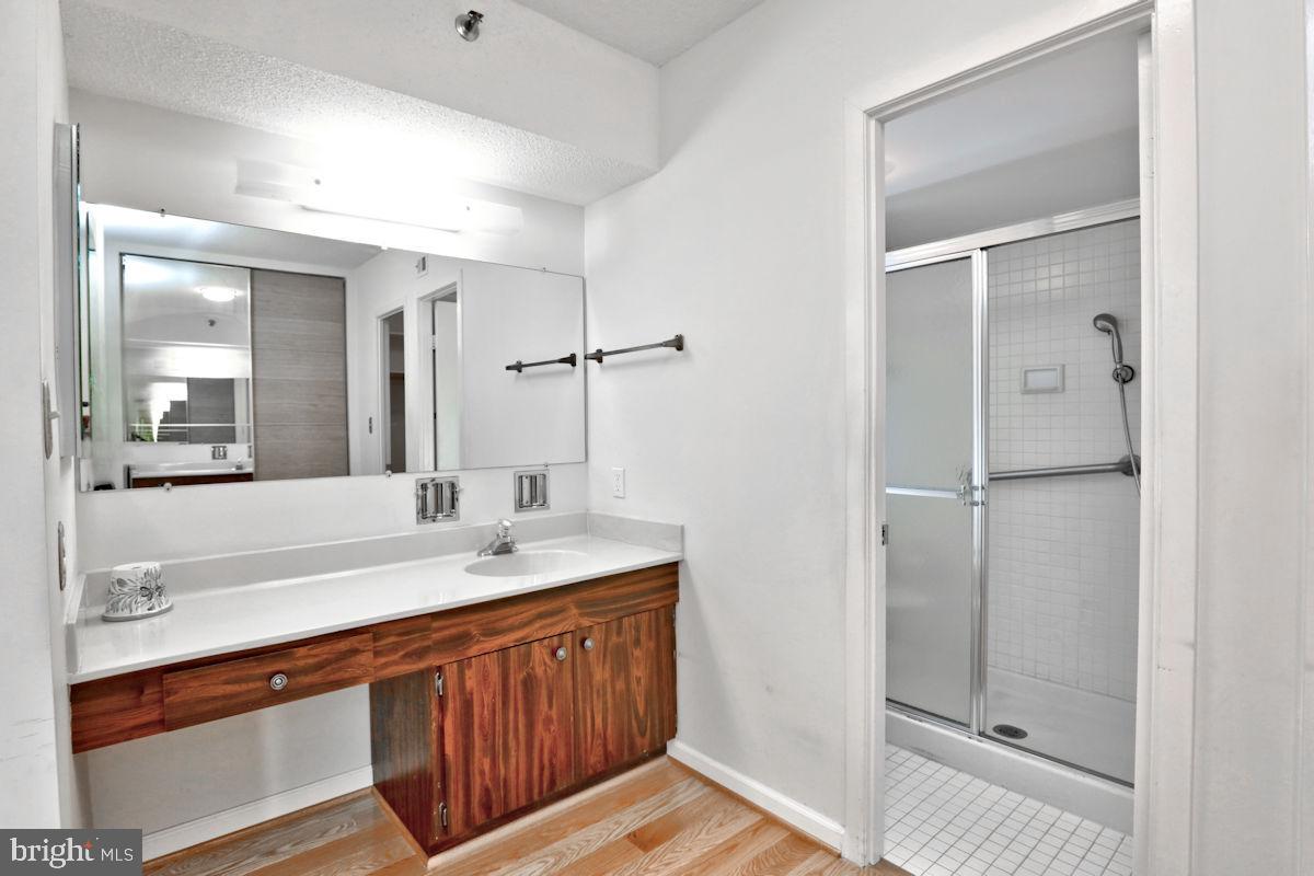 SKYLINE HOUSE - Residential