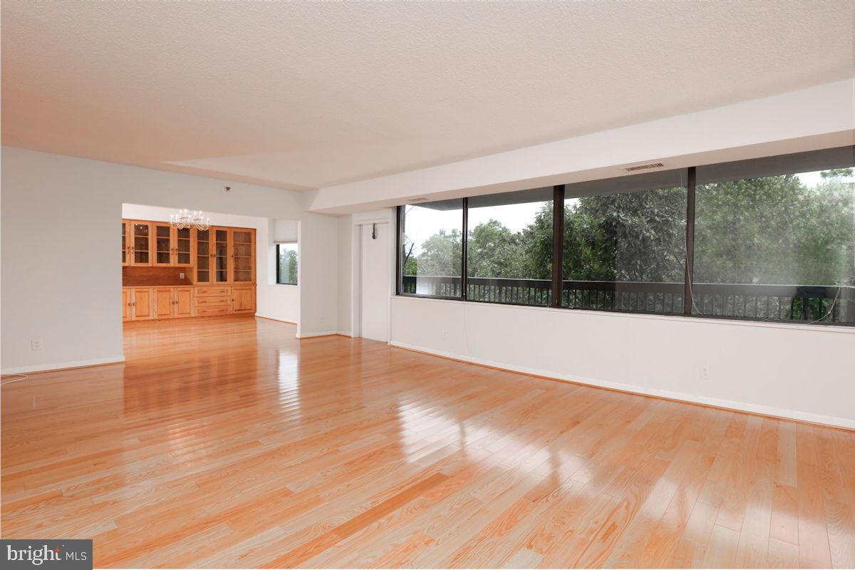 SKYLINE HOUSE - Residential