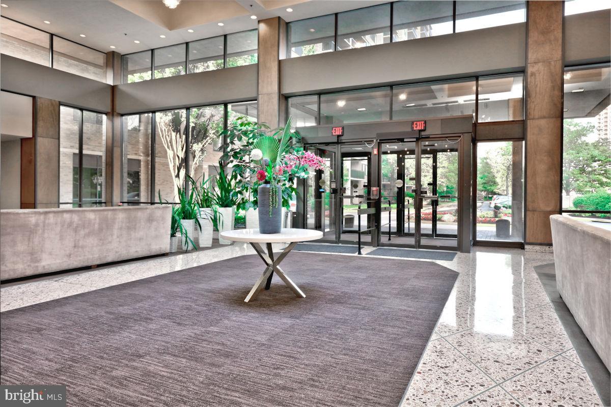 SKYLINE HOUSE - Residential