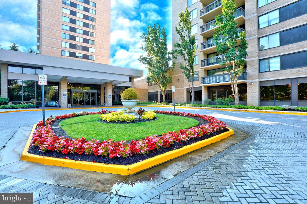 SKYLINE HOUSE - Residential