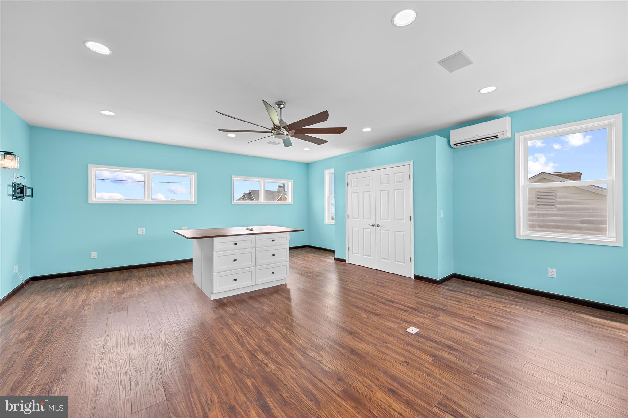 SEABREEZE DEV - Residential