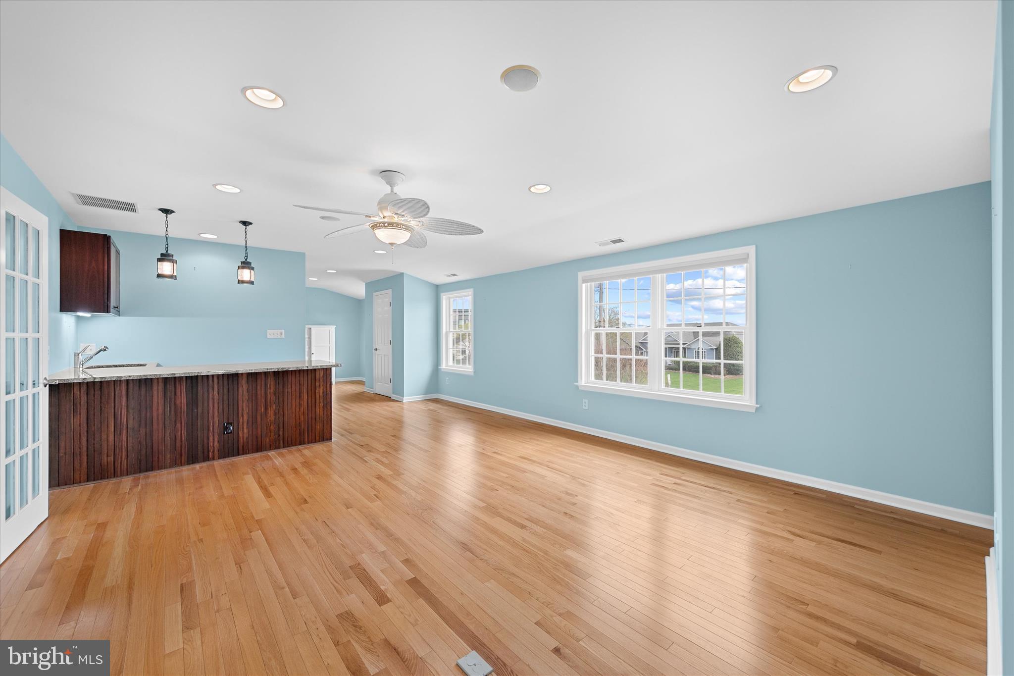 SEABREEZE DEV - Residential