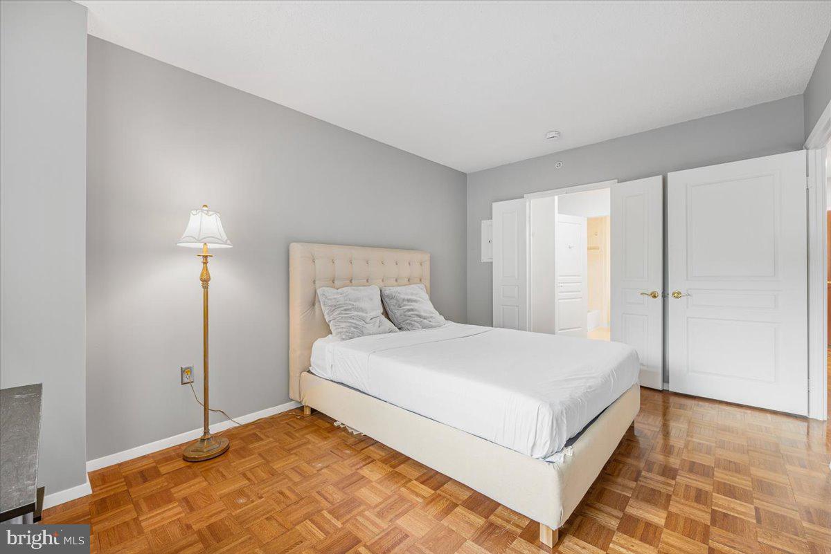 CRESCENT PLAZA - Residential