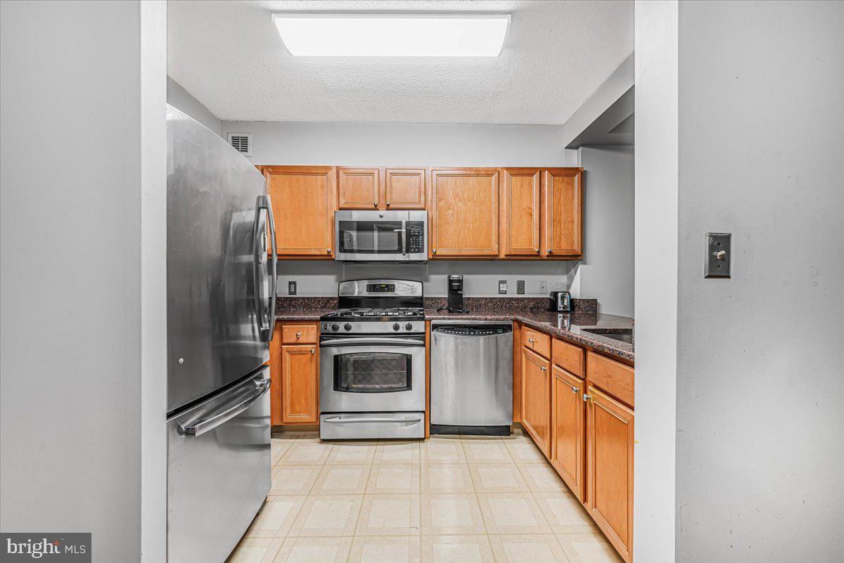 CRESCENT PLAZA - Residential
