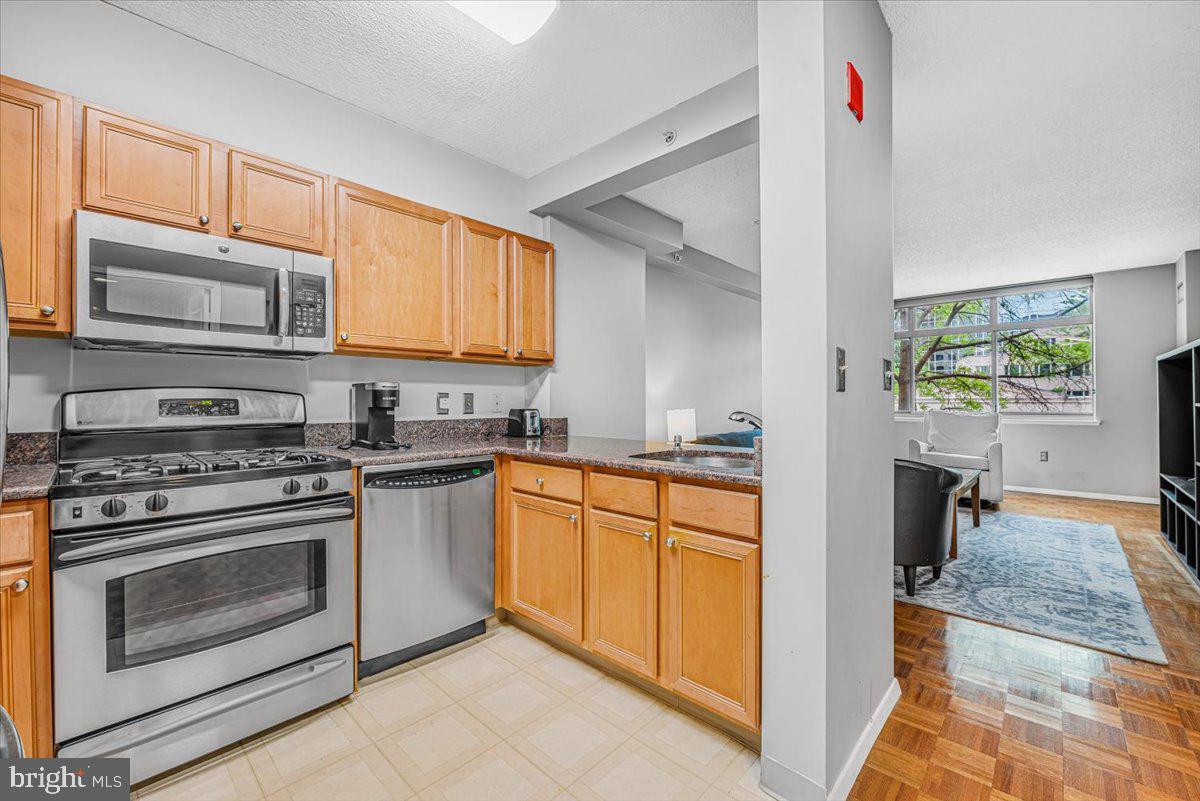 CRESCENT PLAZA - Residential