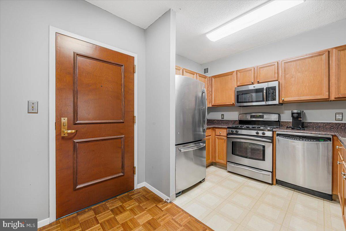 CRESCENT PLAZA - Residential