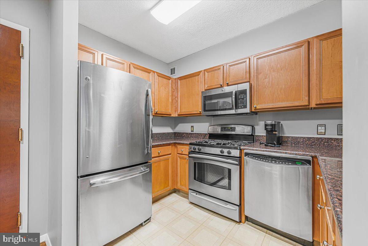 CRESCENT PLAZA - Residential