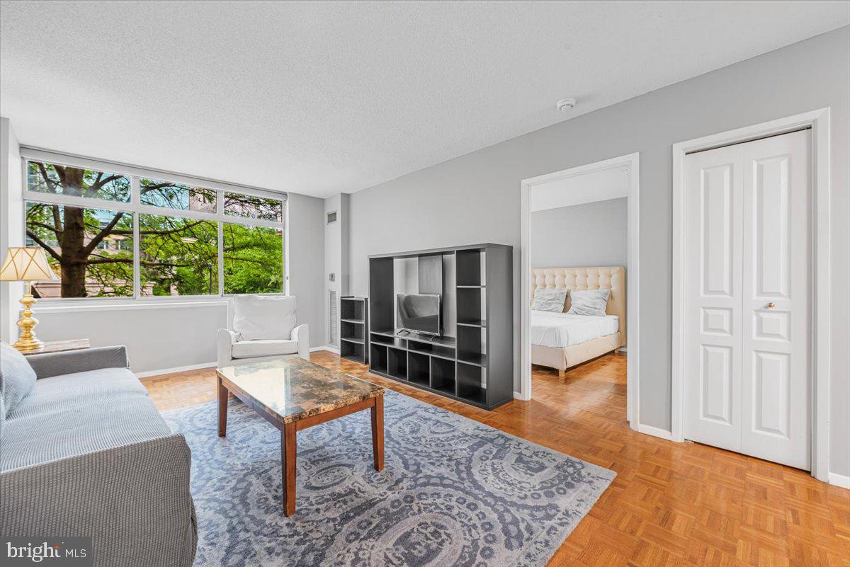 CRESCENT PLAZA - Residential
