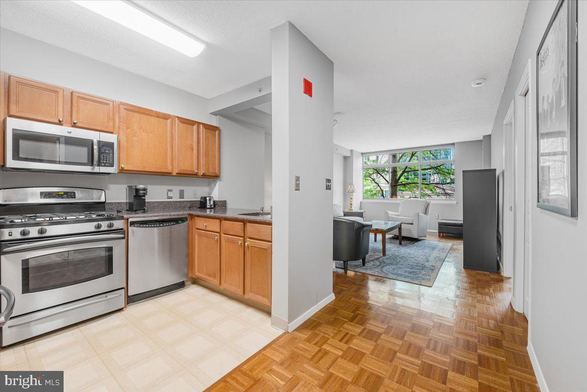 CRESCENT PLAZA - Residential