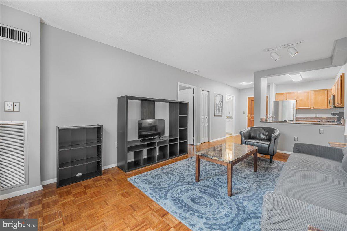 CRESCENT PLAZA - Residential