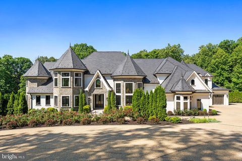 Photo of 1332 Mccay Lane, MCLEAN, VA 22101 (MLS # VAFX2315260)