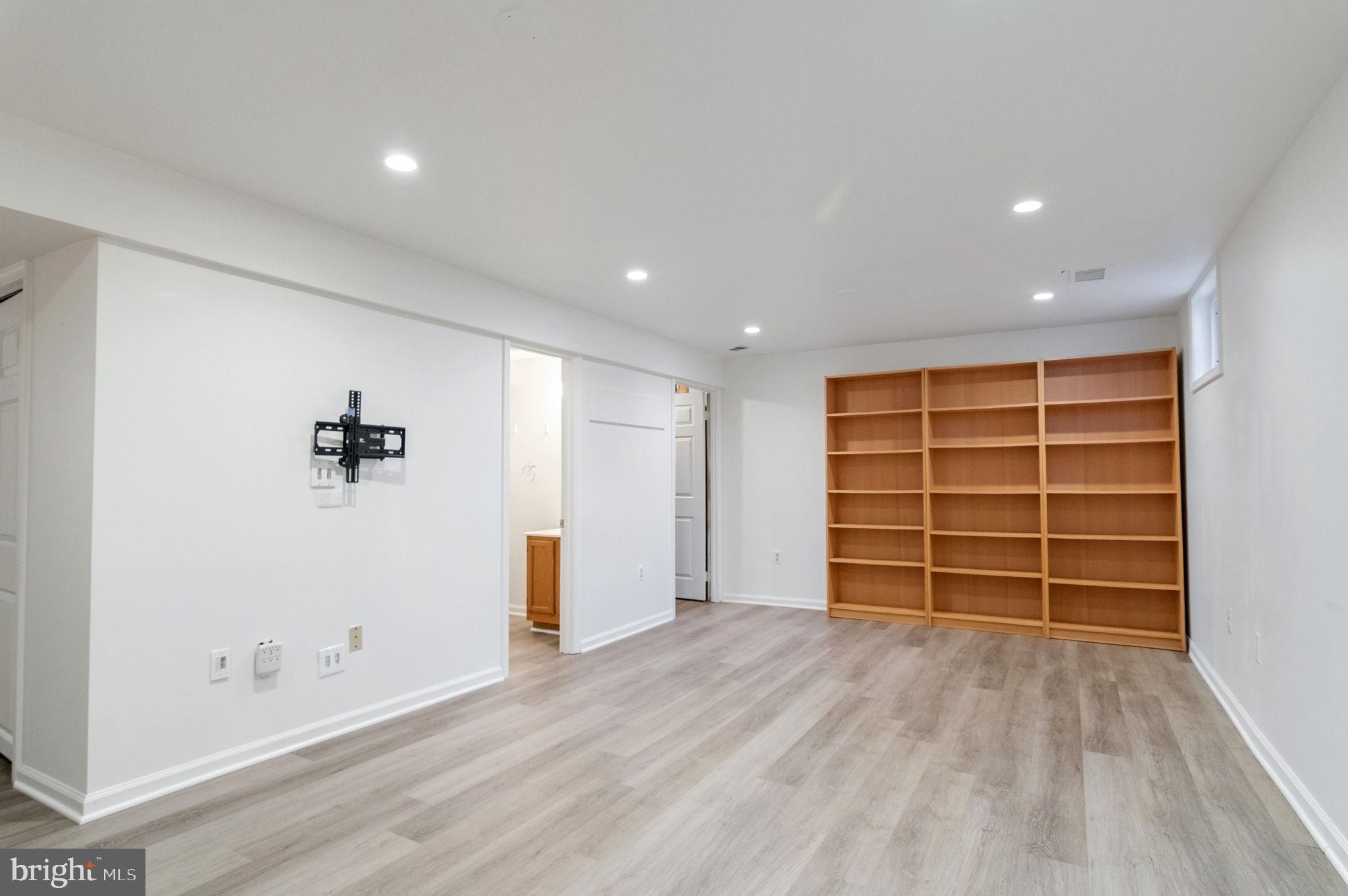 MONTCLAIR - Residential