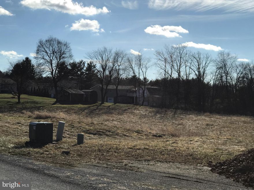 BRING YOUR OWN BUILDER.  Lot #77, Phase II Foothills of Kensington.   Prime location at end of cul-de-sac with 1.24 acres.   Sparsely populated neighborhood. Water tap on fee included in lot cost. All underground utilities. Quiet serene setting.  Very private back yard with rear woods.  Listing agent is owner.  Protective Covenants and other lots are available when going to thefoothillsofkensingtoncom