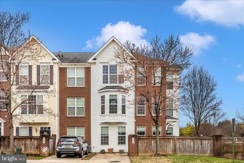 Townhouse For Sale - 100 Featherstone Place<br/> Frederick County, FREDERICK, MD 21702