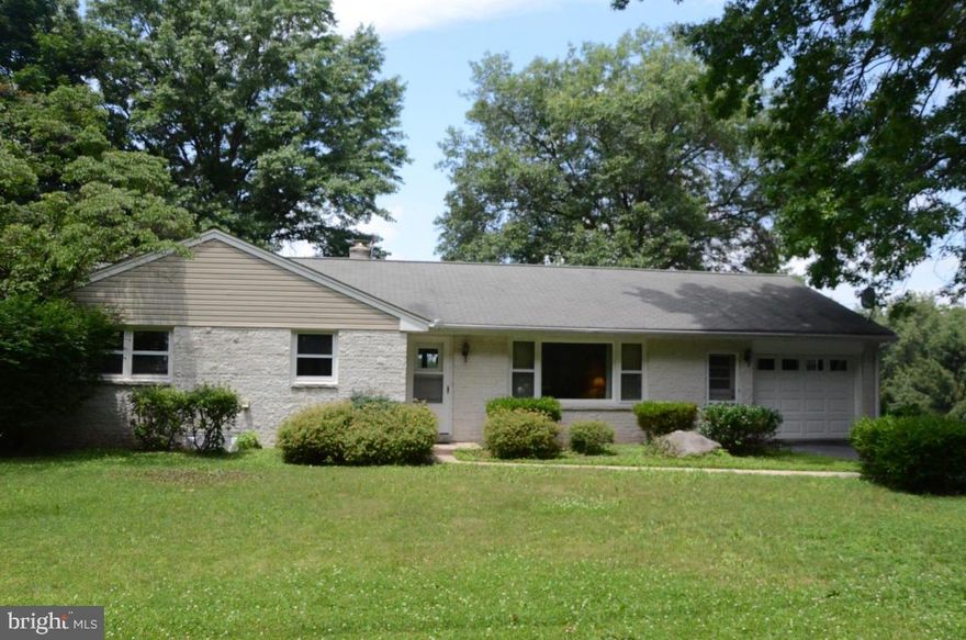 Holland Stone, solid 3 bedroom ranch w-hardwood floors, 1st floor laundry w-powder room. Family room lower level w-walk-out basement. Must see!