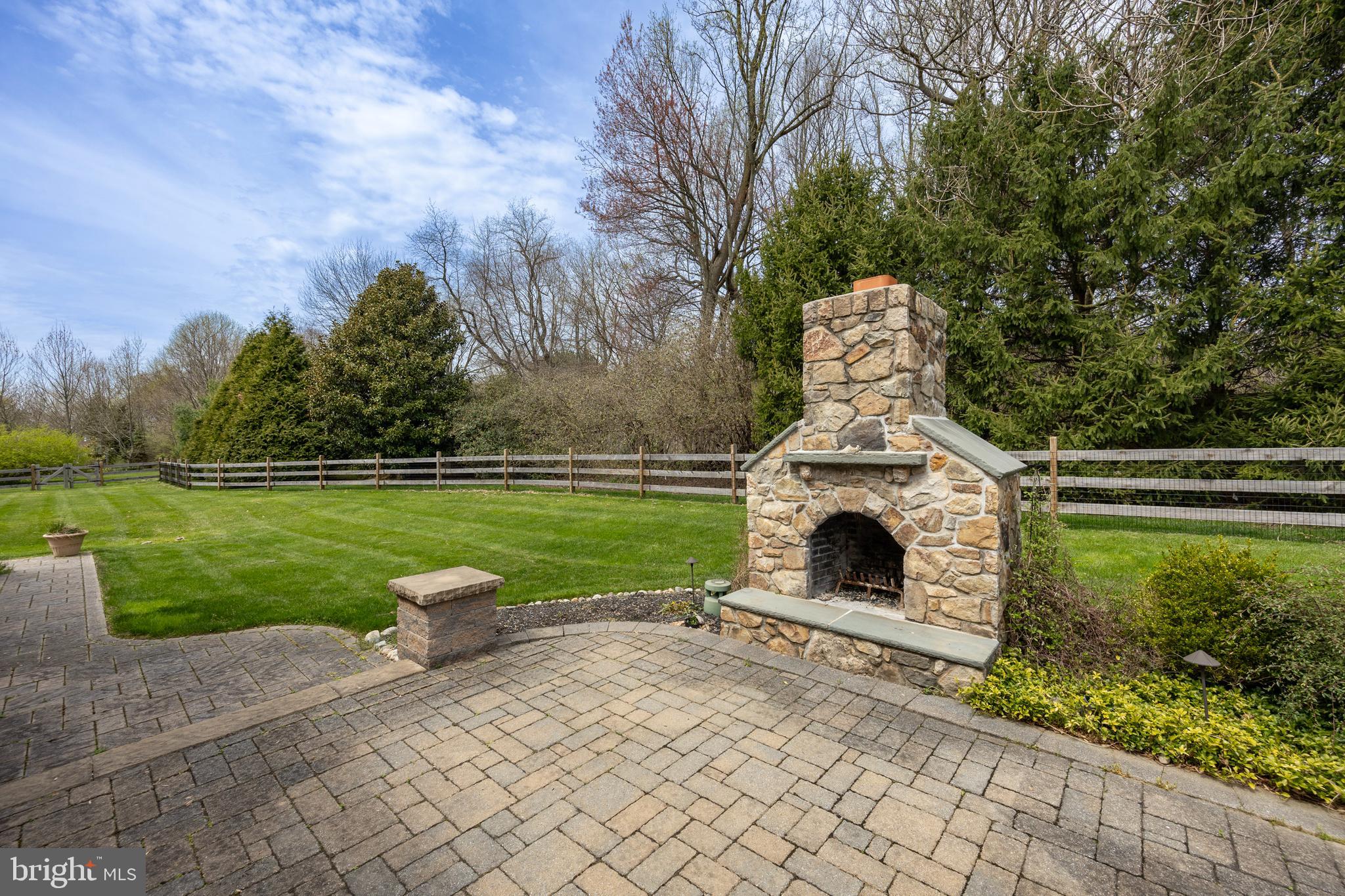 ROCKFORD CROSSING - Residential