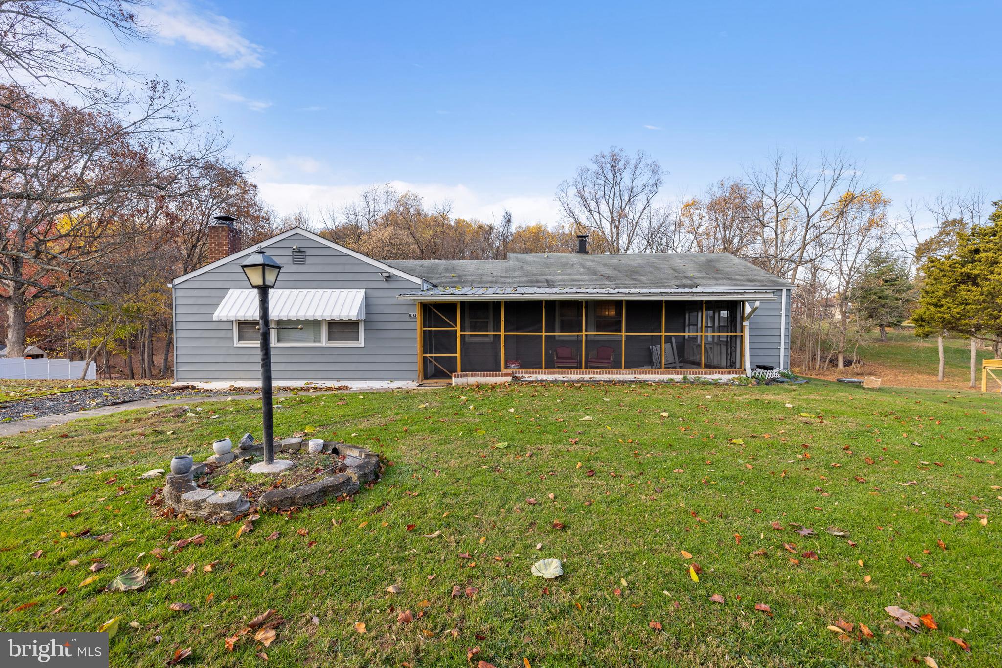 POOLESVILLE - Residential