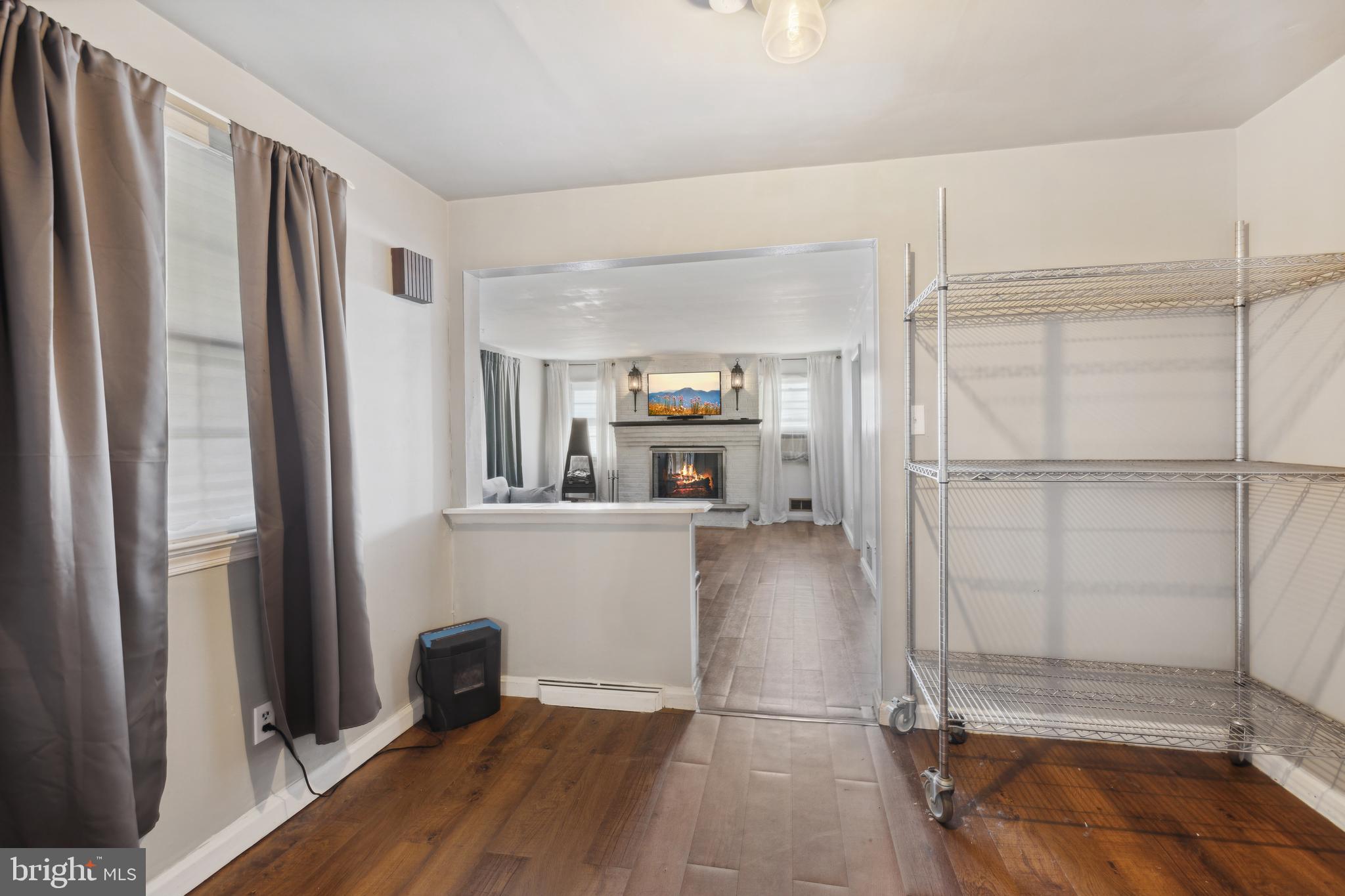 POOLESVILLE - Residential