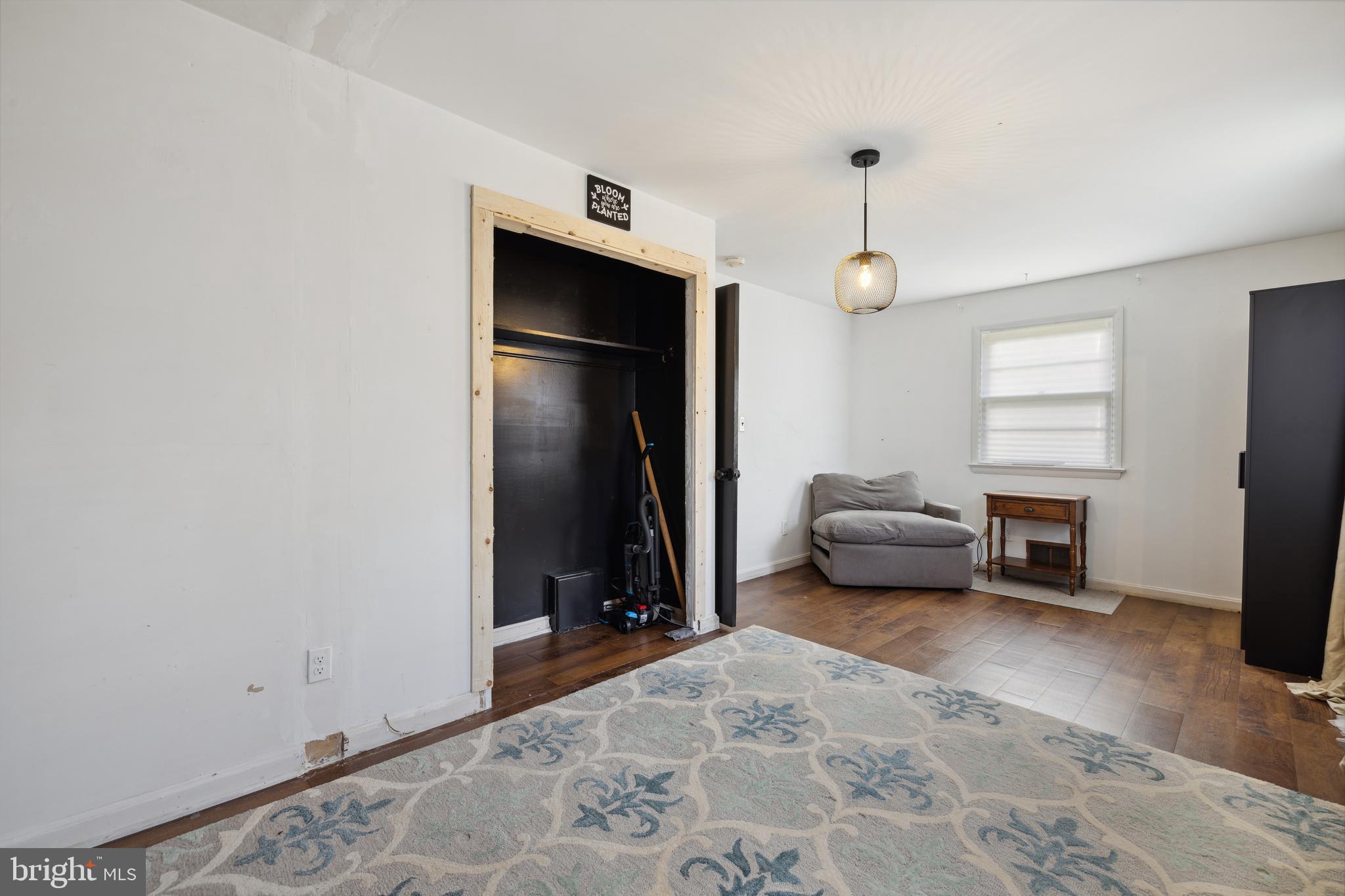 POOLESVILLE - Residential