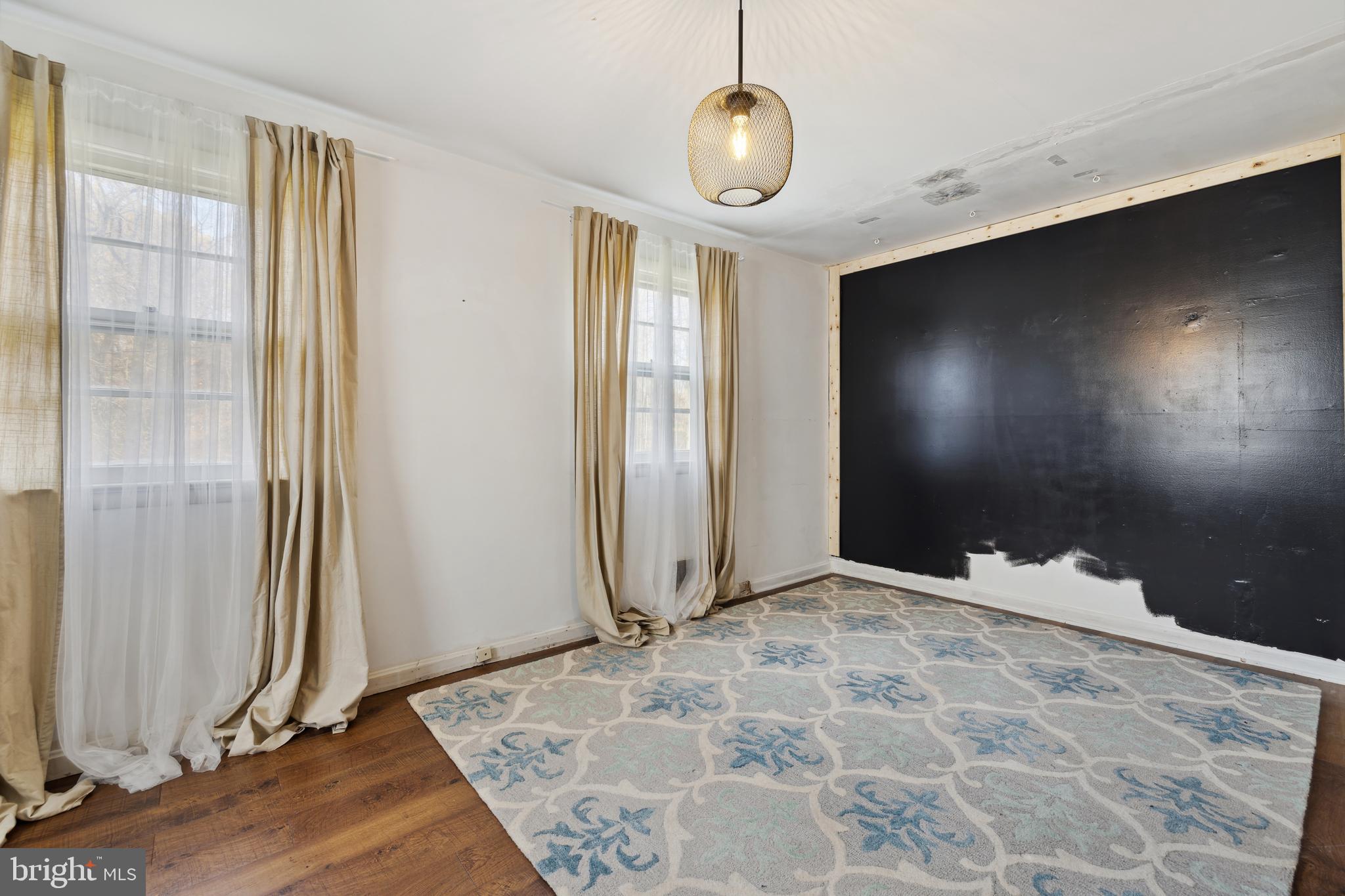 POOLESVILLE - Residential