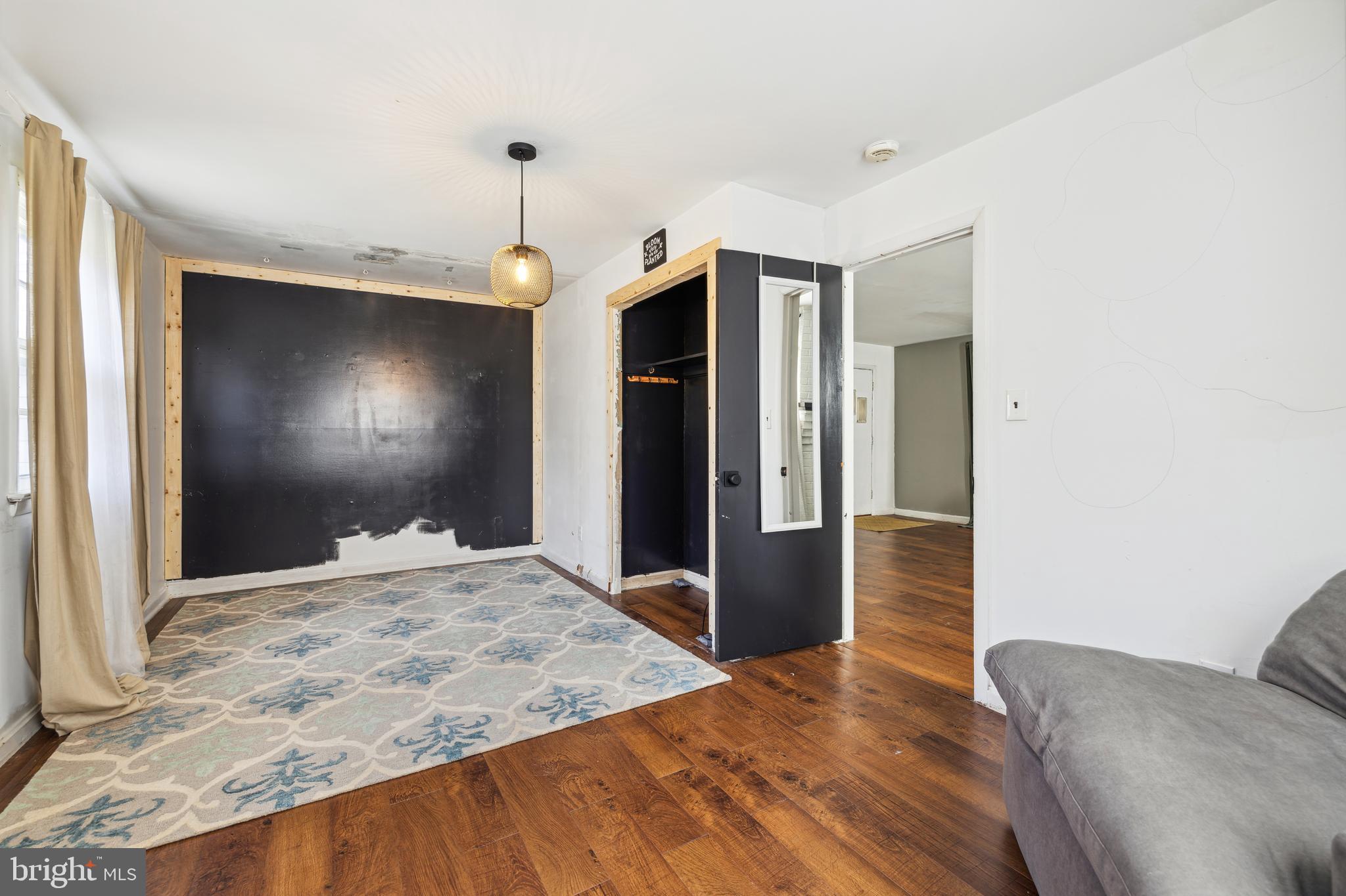 POOLESVILLE - Residential