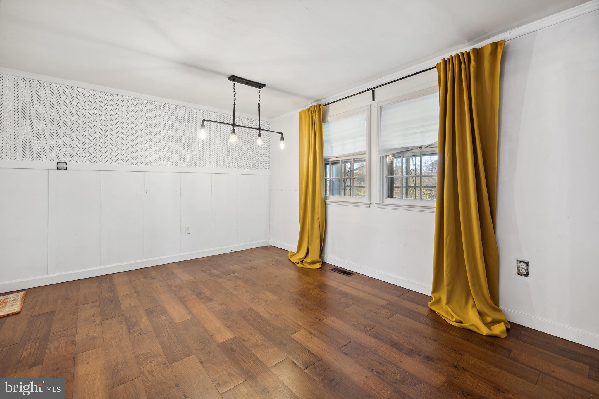 POOLESVILLE - Residential