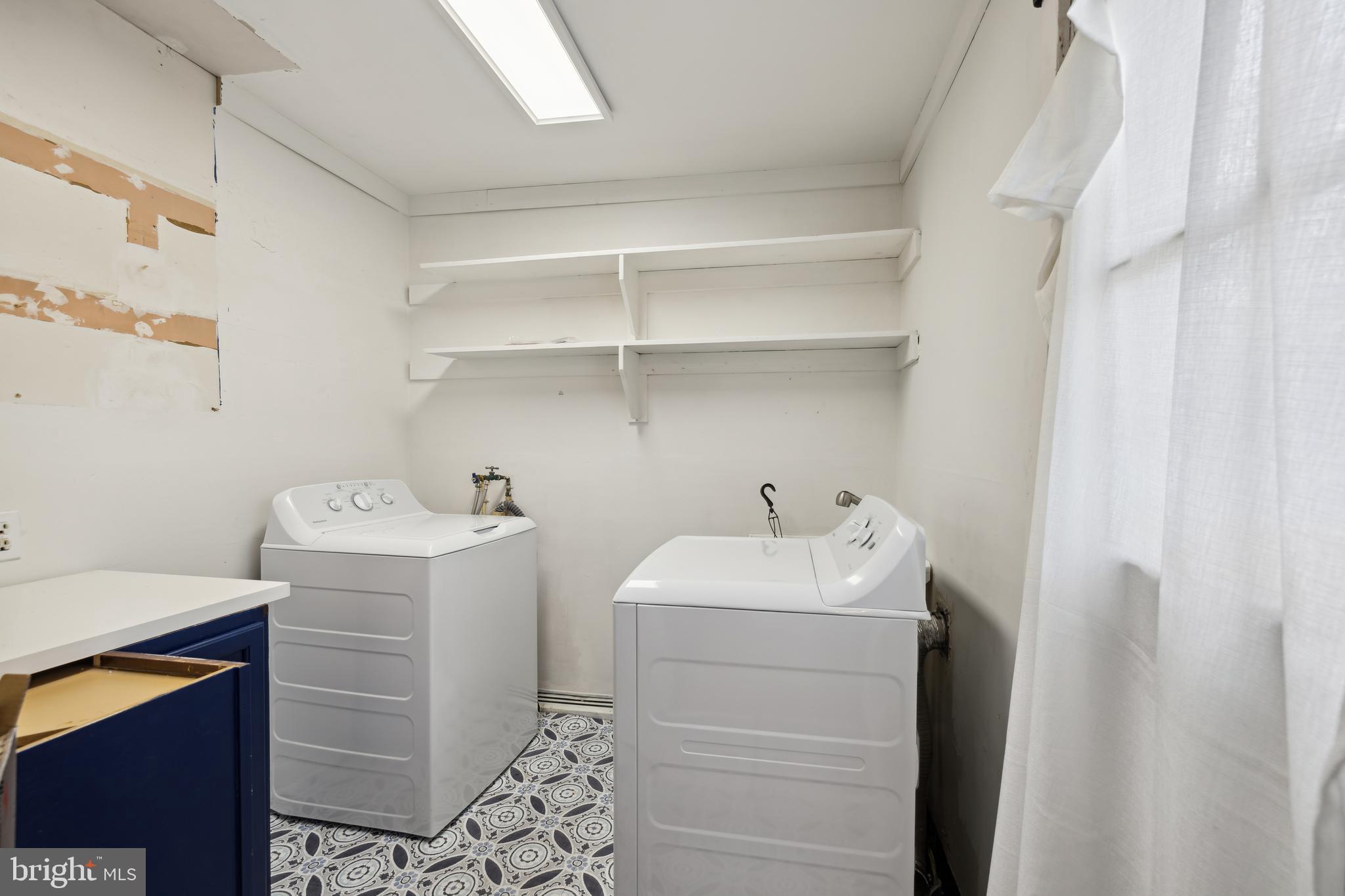 POOLESVILLE - Residential