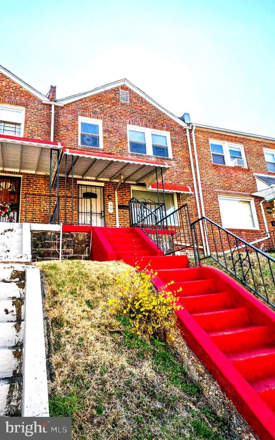 Welcome Home!This 3 bedroom 2 bath unit  boasts of a  spacious living room with plenty of natural light, beautiful hard wood floors, a  kitchen  equipped with new appliances and a separate dining area to enjoy those wonderful meals with your loved ones! 

The basement can be used as the owners retreat, media/flex  space  or a studio apartment that also includes a kitchenette,  private bathroom and a separate entrance.  

Lease by March 30th to receive 50% off 1st month's rent.