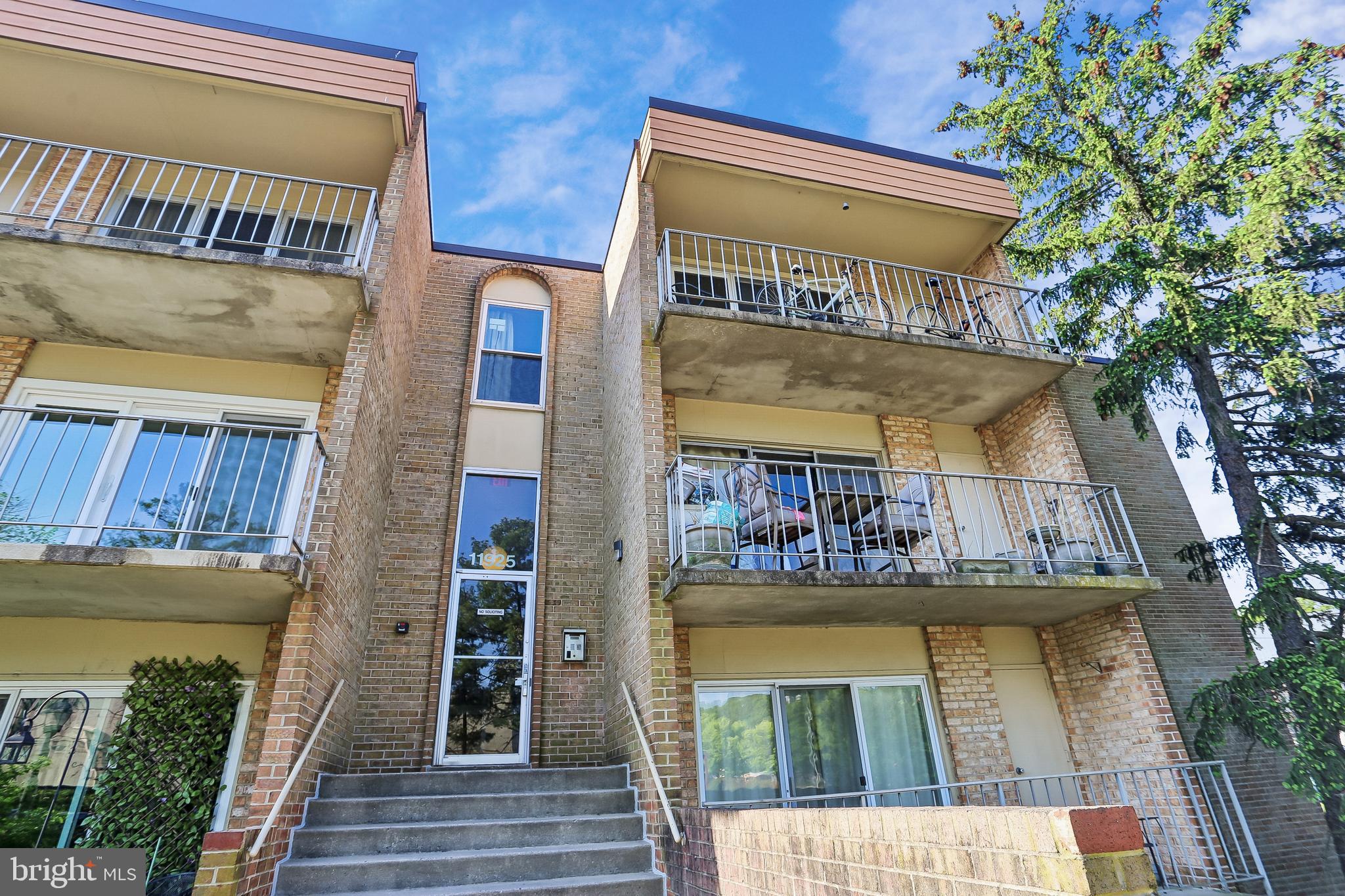 11925 PARKLAWN DRIVE 203
